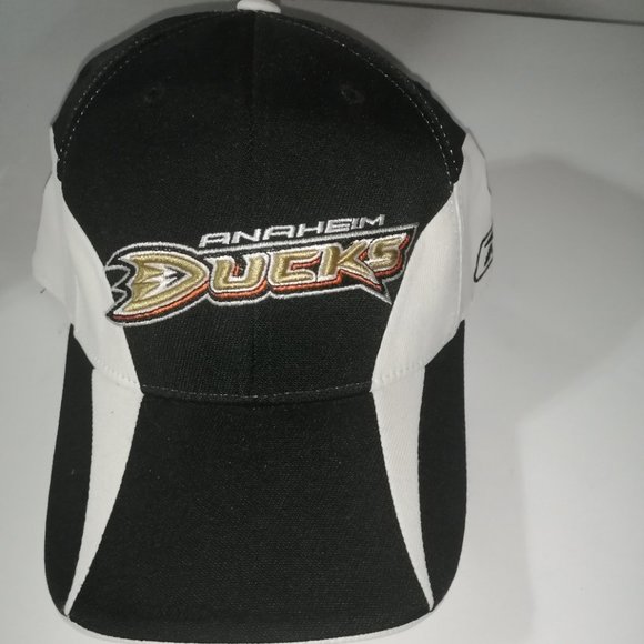 2/$10 - NHL, NFL, NBA, MLB Hats - Picture 1 of 1